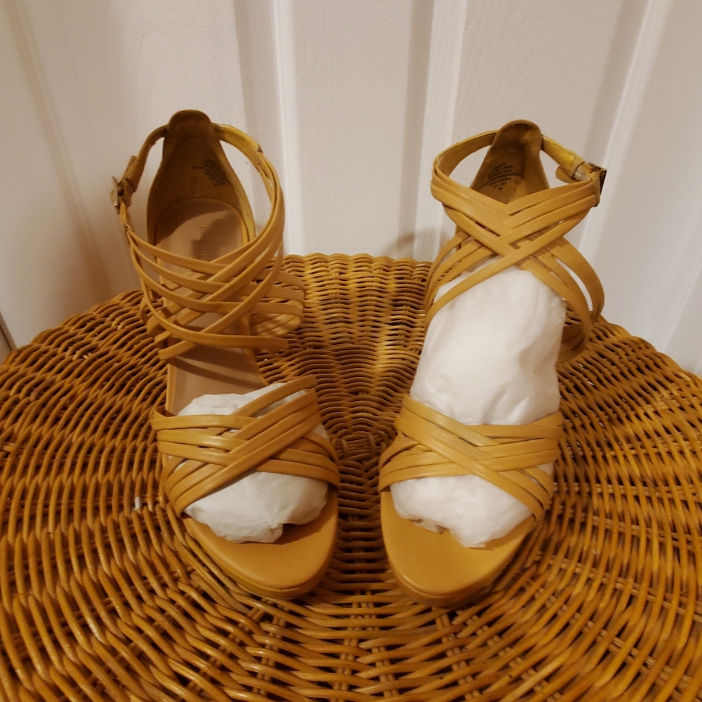 Women heel sandals